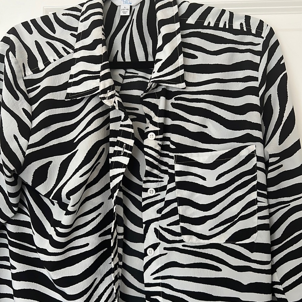 Time And Tru Womens Blouse Black White Zebra Print Long Sleeve Pocket - Picture 3 of 4